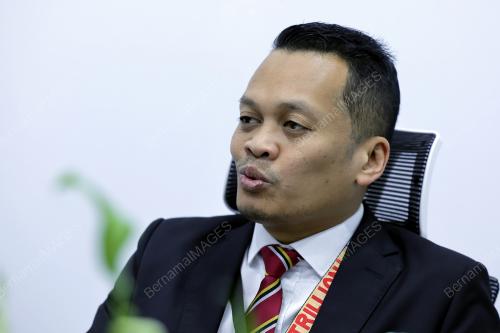 NIK NAZMI NIK AHMAD