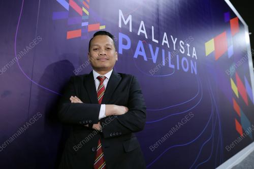 NIK NAZMI NIK AHMAD