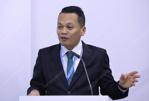 NIK NAZMI NIK AHMAD