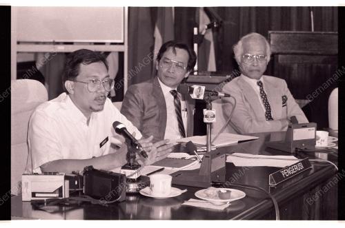 Anwar Meets Teachers