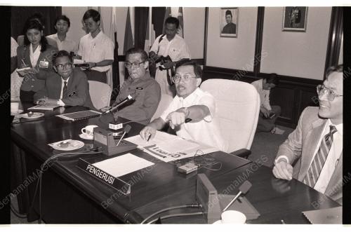 Anwar Meets Teachers