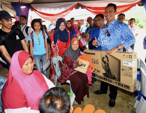 B08_15102017_MENGHUBUNG_MENYATU_BN201710128240