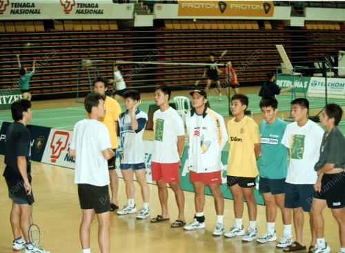 BA01-06_09_2001BADMINTON_02022016