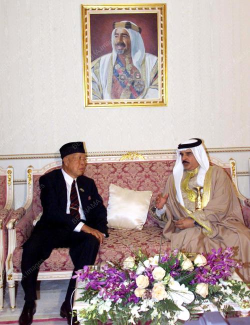 BAH02-28_10_2000_PALACE_28102000
