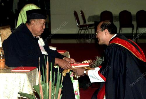 BK01-29_03_2000 IJAZAH DOKTOR KEHORMAT