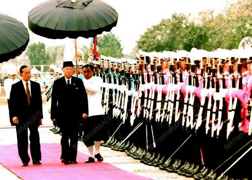 BK02-27_03_2000 BARISAN KEHORMAT