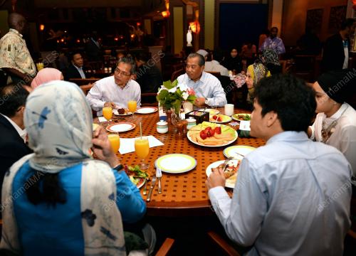 BHS03_22062015_BREAKING_FAST