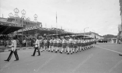 BN16_02032015_AGONG_BRUNEI