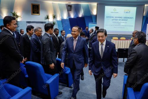 DATUK SERI DR AHMAD SAMSURI MOKHTAR
