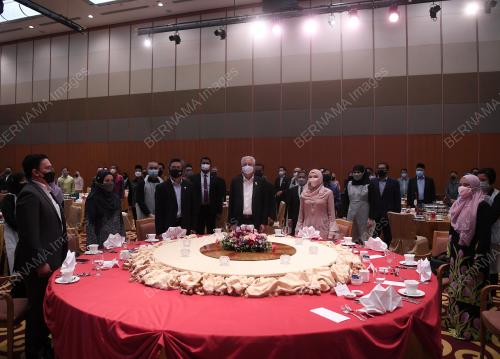 DATUK SERI ISMAIL SABRI YAAKOB