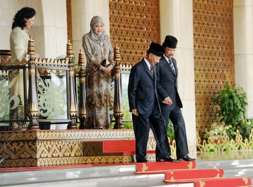 BRU01_10052012_AGONG