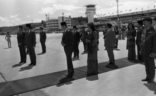 LAWATAN AGONG