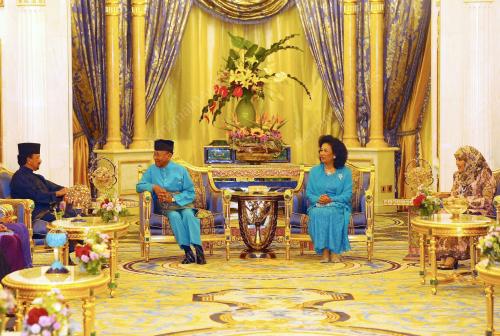 BRU02_11052012_AGONG