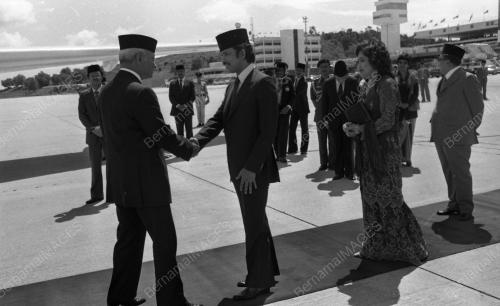 LAWATAN AGONG