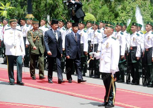 BRU03_10052012_AGONG