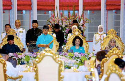 BRU03_11052012_AGONG