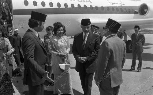 LAWATAN AGONG