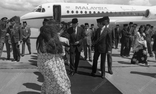 LAWATAN AGONG