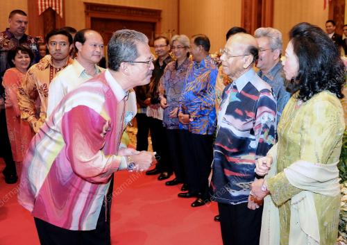 BRU05_09052012_AGONG