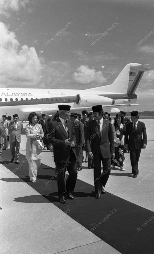 LAWATAN AGONG