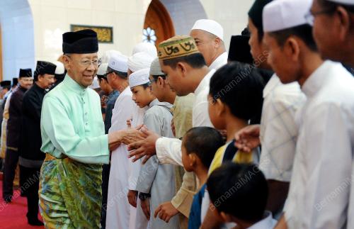 BRU06_11052012_AGONG