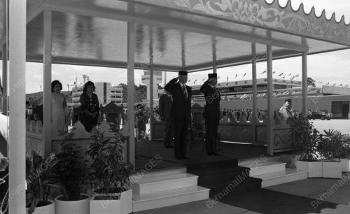 LAWATAN AGONG