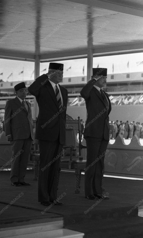 LAWATAN AGONG
