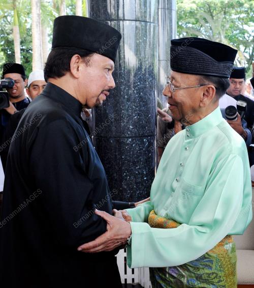 BRU10_11052012_AGONG