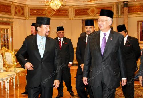 DATUK NAJIB TUN RAZAK