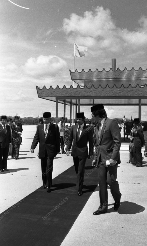 LAWATAN AGONG