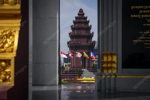 MONUMEN KEMERDEKAAN KEMBOJA