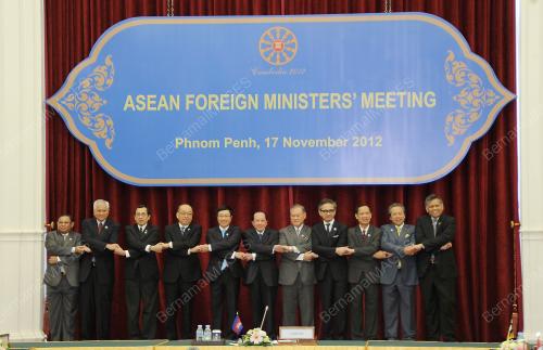 CAM05_17112012_ASEAN_SUMMIT