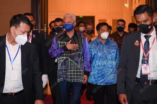 DATUK SERI ISMAIL SABRI YAAKOB