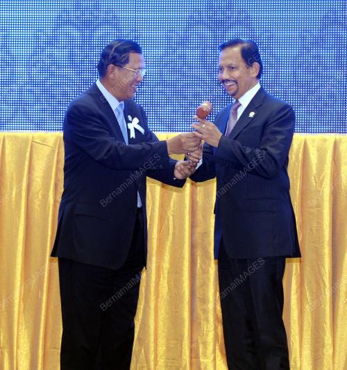 CAM14_20112012_SIDANG_ASEAN