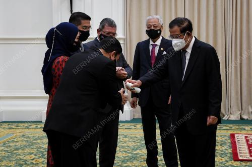 DATUK SERI ISMAIL SABRI YAAKOB