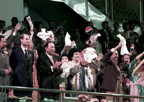 CG60-11:09:1998 WAVING