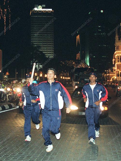 CG63-11:09:1998MEMBAWA -BATON