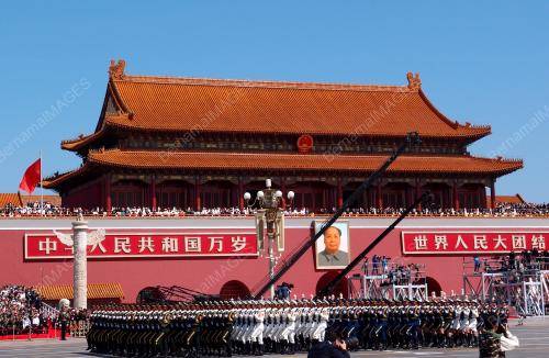 CHN01_03092015_PARADE