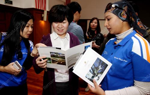 CHN01_20032015_MEDIA_CHINA