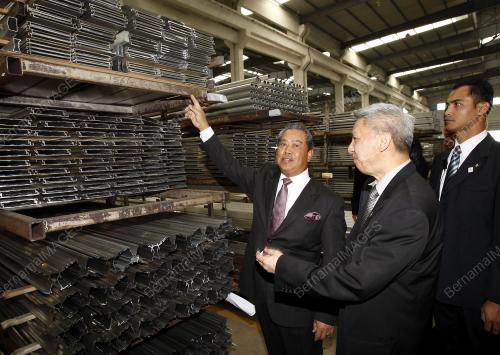 TAN SRI MUHYIDDIN YASSIN