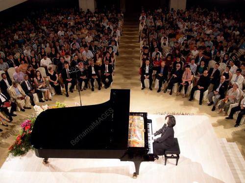 CHN01_25082013_PIANO