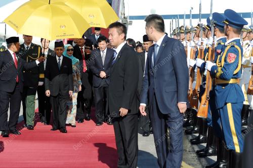 CHN02_03092014_AGONG
