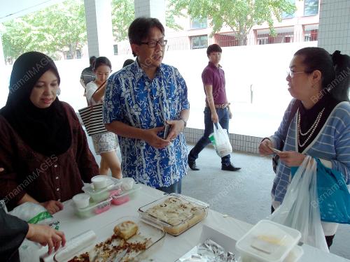 CHN02_06072015_BAZAAR