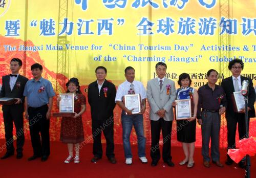 MEMPERKENALKAN CHINA KEPADA DUNIAChina-Pelancongan