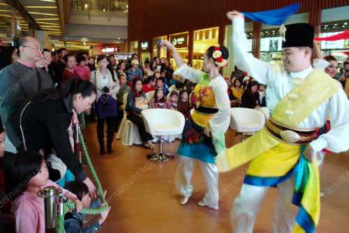 CHN02_15112014_TOURISM