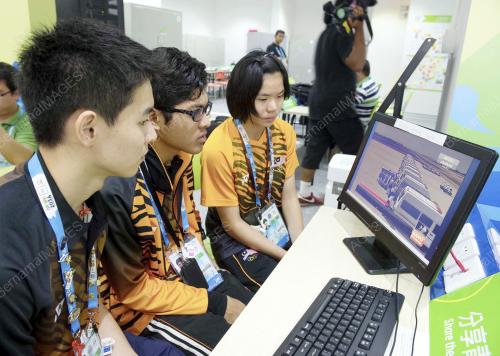 CHN03_22082014_OLIMPIK_MH17