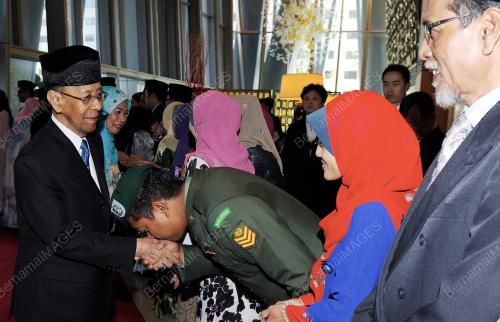 CHN04_03092014_AGONG