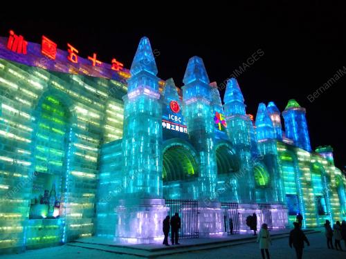 CHN04_09012014_ICE_FESTIVAL
