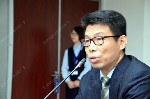 CHN04_18102016_ZOOMLIAN
