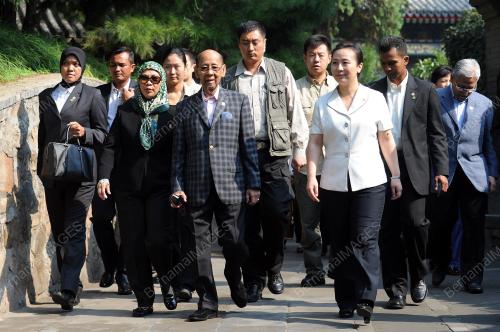 CHN05_05092014_AGONG